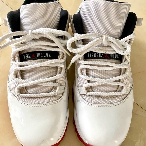 Jordan's size 10.5 - Picture 1 of 6